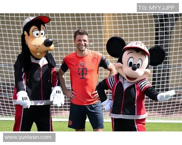 足球明星与迪士尼梦幻世界的奇妙合影瞬间分享 足球明星与迪士尼梦幻世界的奇妙合影瞬间分享